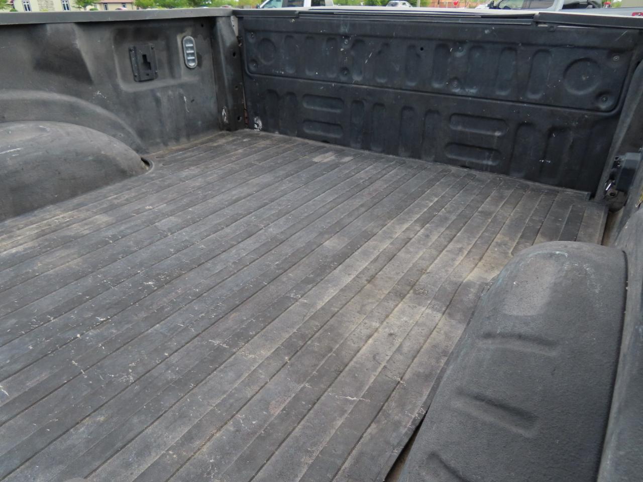 Ford Super Duty F-350 SRW Platinum 4WD Crew Cab 8' Box 2017