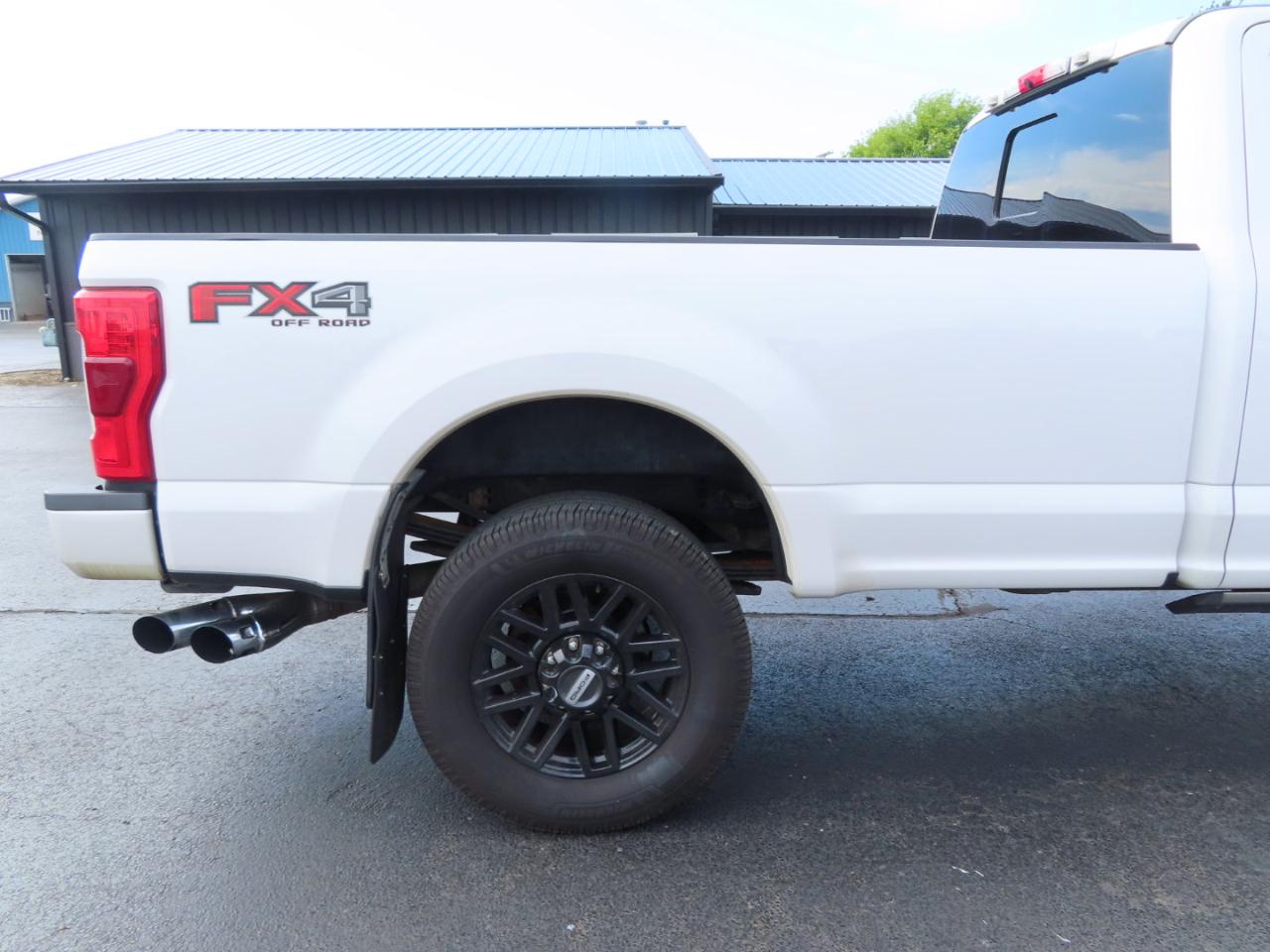 Ford Super Duty F-350 SRW Platinum 4WD Crew Cab 8' Box 2017