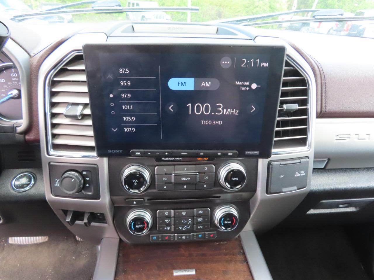 Ford Super Duty F-350 SRW Platinum 4WD Crew Cab 8' Box 2017