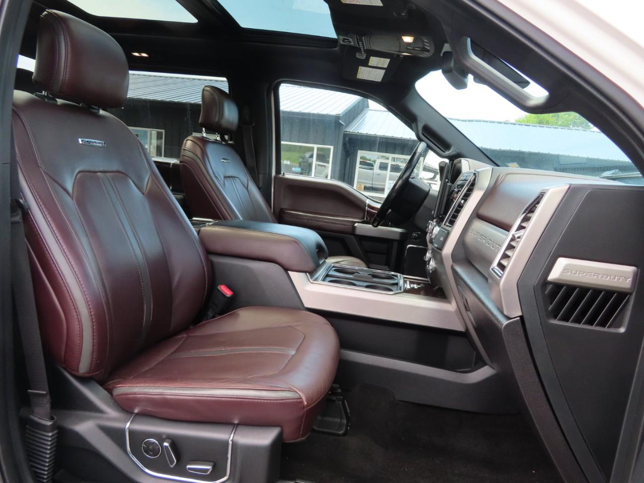 Ford Super Duty F-350 SRW Platinum 4WD Crew Cab 8' Box 2017