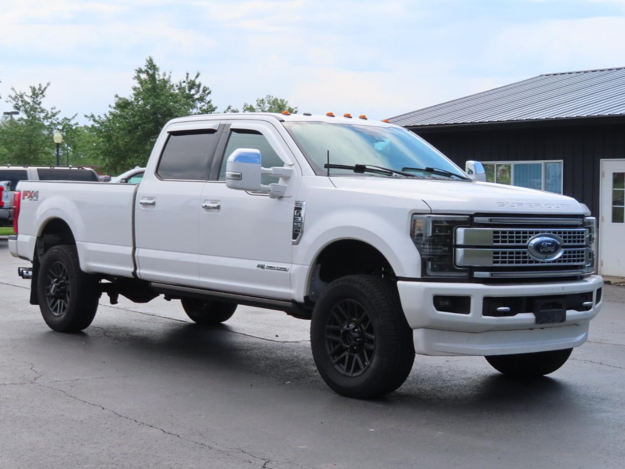 Ford Super Duty F-350 SRW Platinum 4WD Crew Cab 8' Box 2017