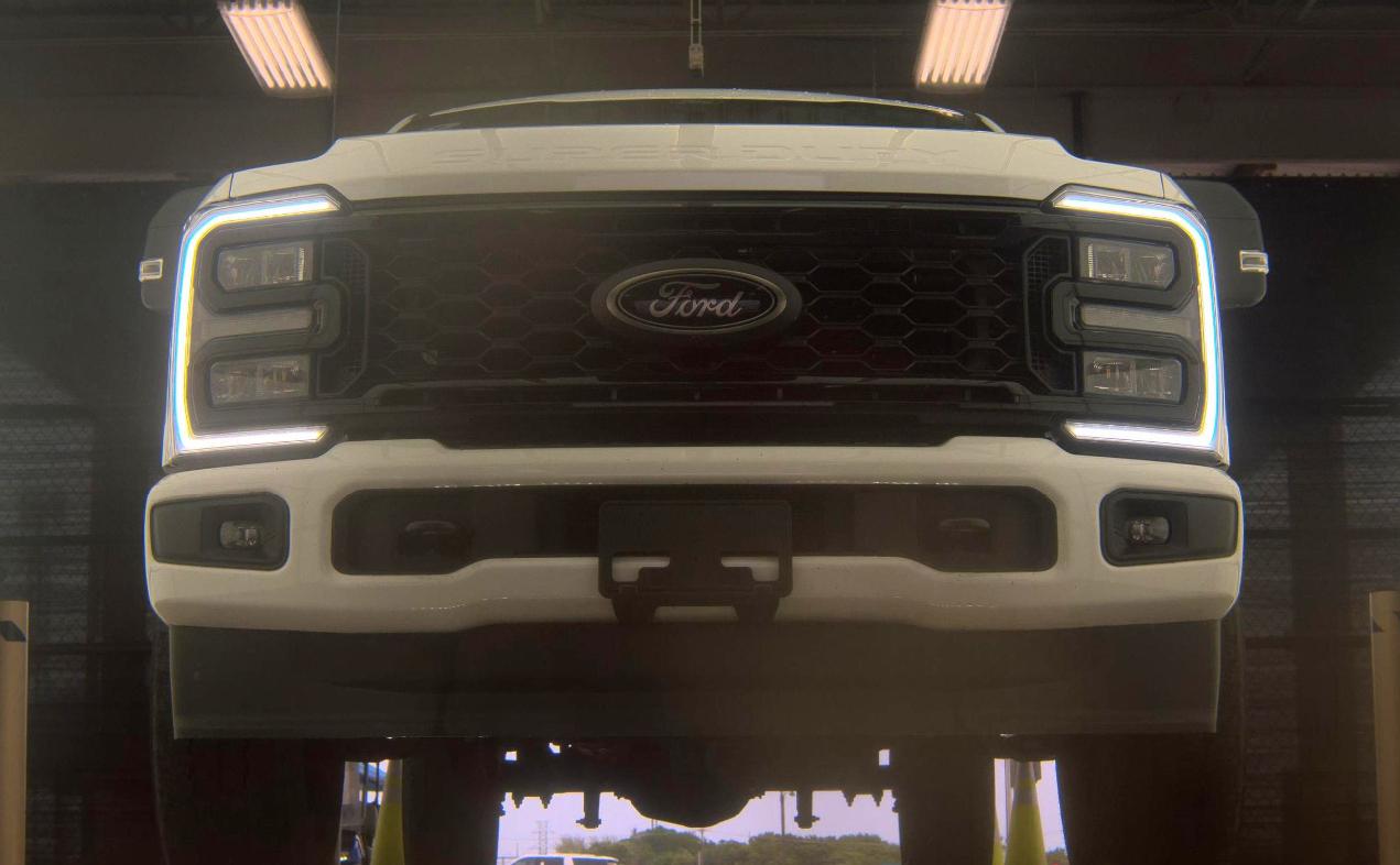 Ford Super Duty F-250 SRW XLT 4WD Crew Cab 8' Box 2025