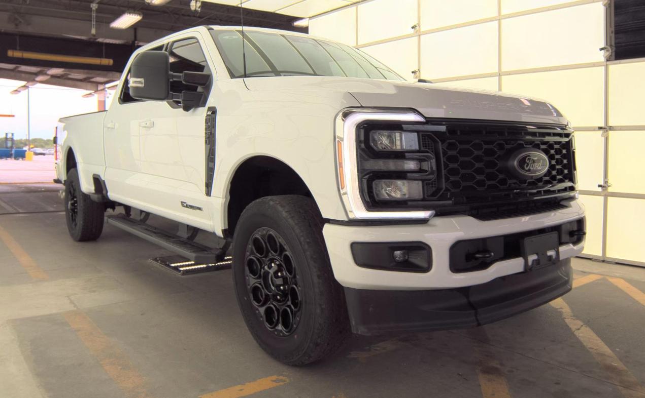 Ford Super Duty F-250 SRW XLT 4WD Crew Cab 8' Box 2025
