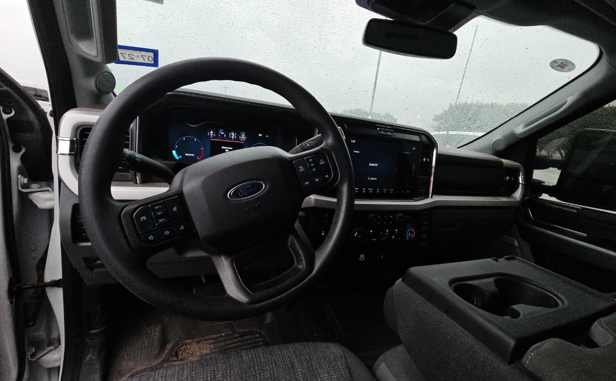 Ford Super Duty F-250 SRW XLT 4WD Crew Cab 8' Box 2025