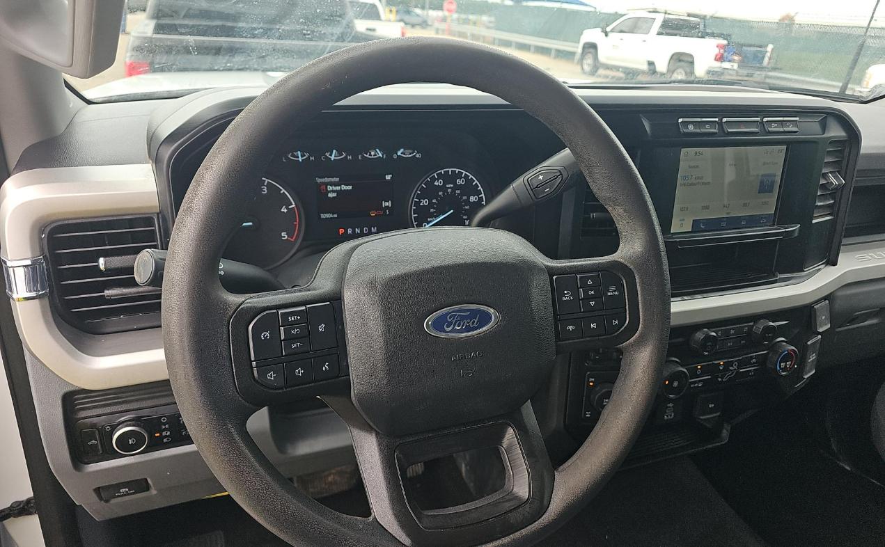 Ford Super Duty F-250 SRW XL 4WD Crew Cab 6.75' Box 2024