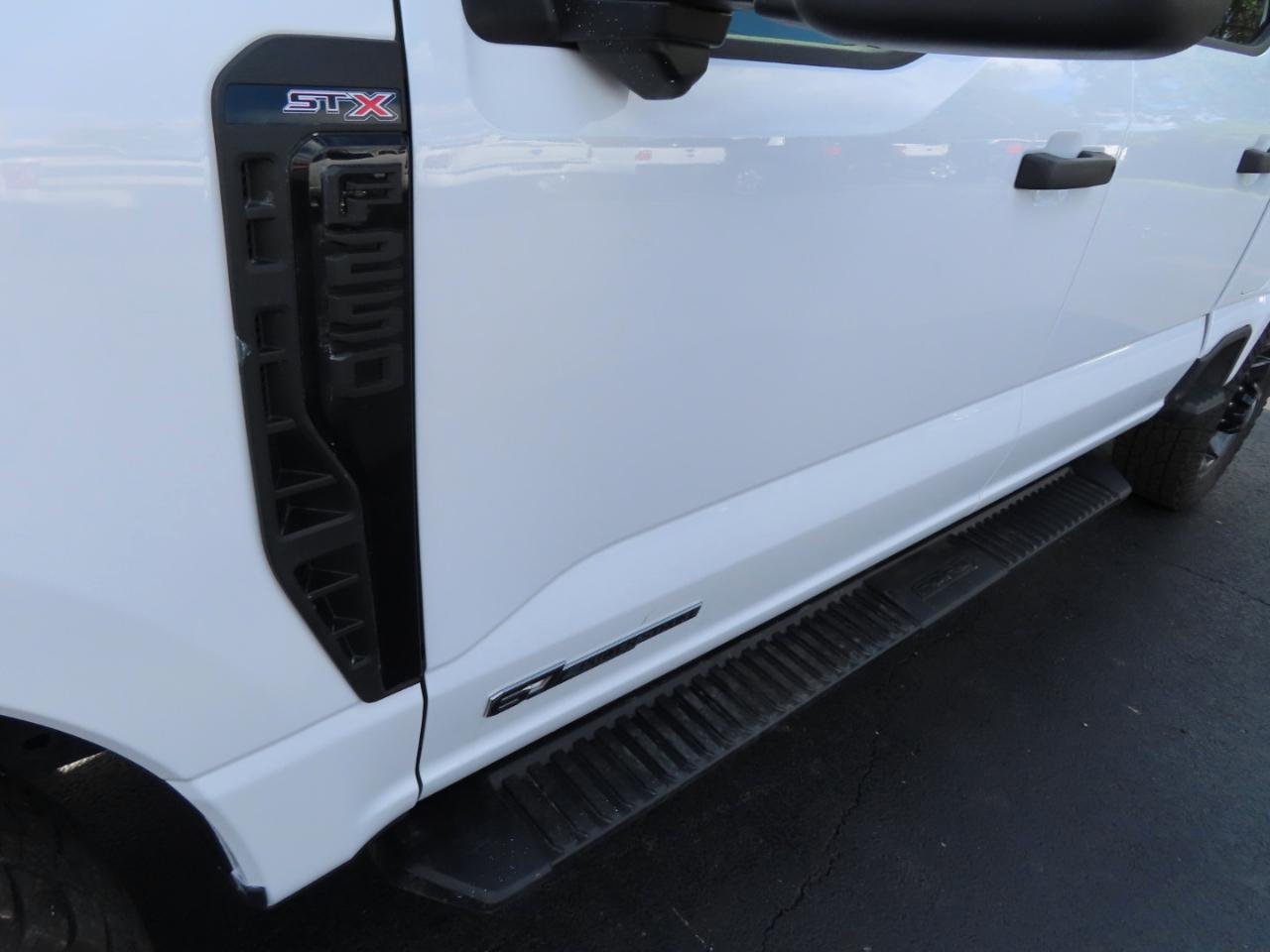 Ford Super Duty F-250 SRW XL 4WD Crew Cab 6.75' Box 2024