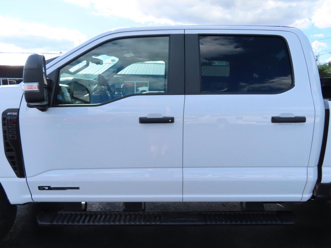 Ford Super Duty F-250 SRW XL 4WD Crew Cab 6.75' Box 2024