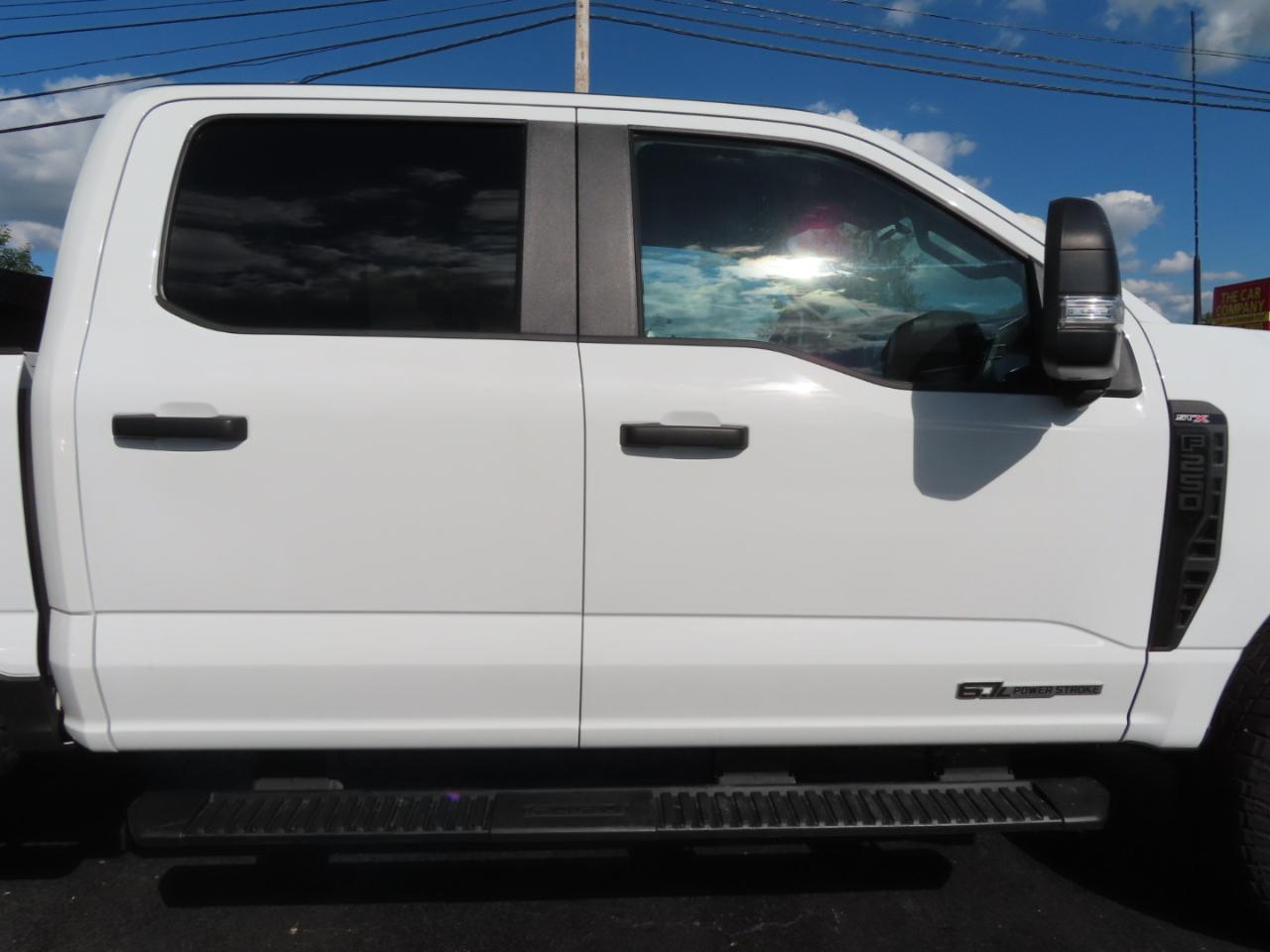 Ford Super Duty F-250 SRW XL 4WD Crew Cab 6.75' Box 2024