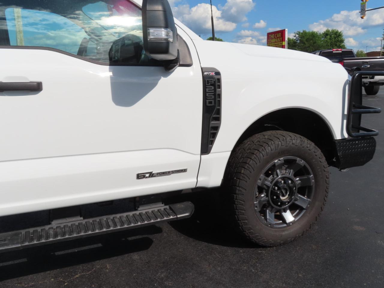 Ford Super Duty F-250 SRW XL 4WD Crew Cab 6.75' Box 2024