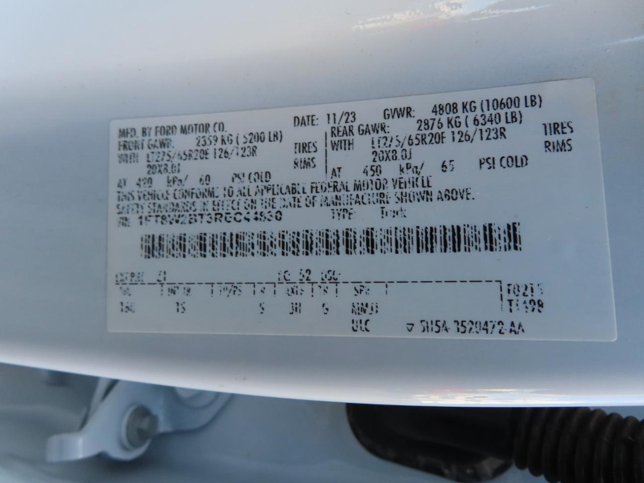 Ford Super Duty F-250 SRW XL 4WD Crew Cab 6.75' Box 2024