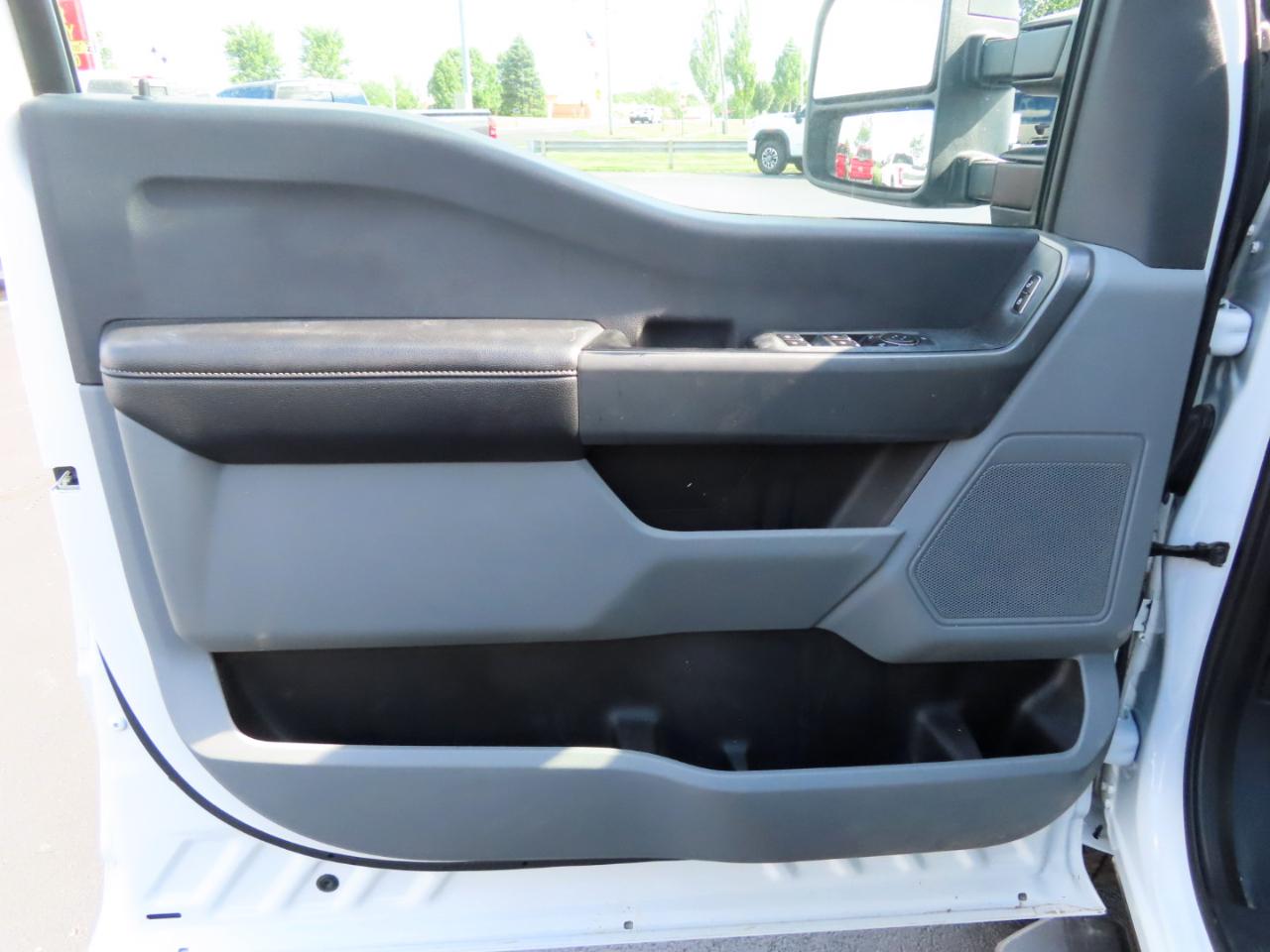Ford Super Duty F-250 SRW XL 4WD Crew Cab 6.75' Box 2024