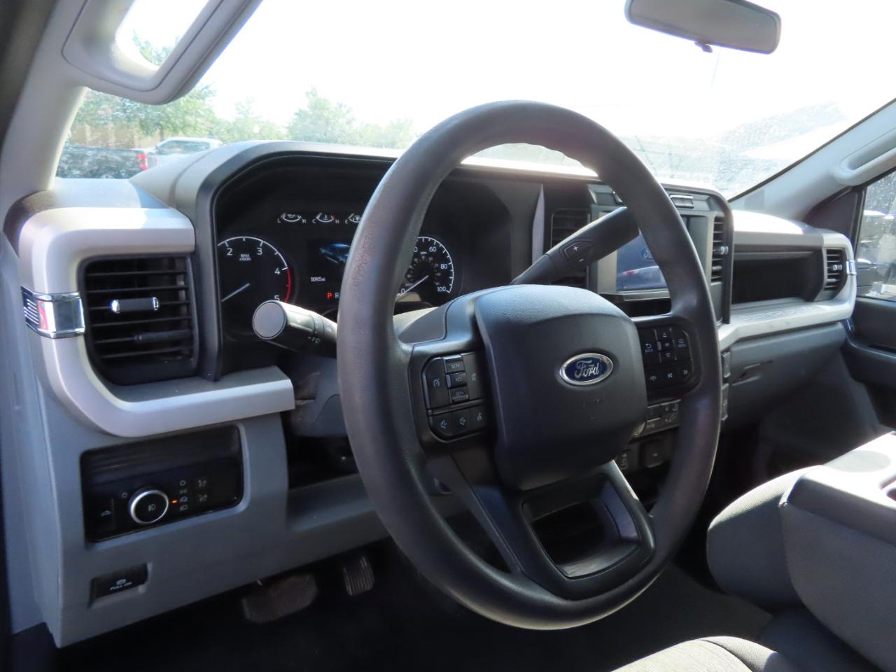 Ford Super Duty F-250 SRW XL 4WD Crew Cab 6.75' Box 2024