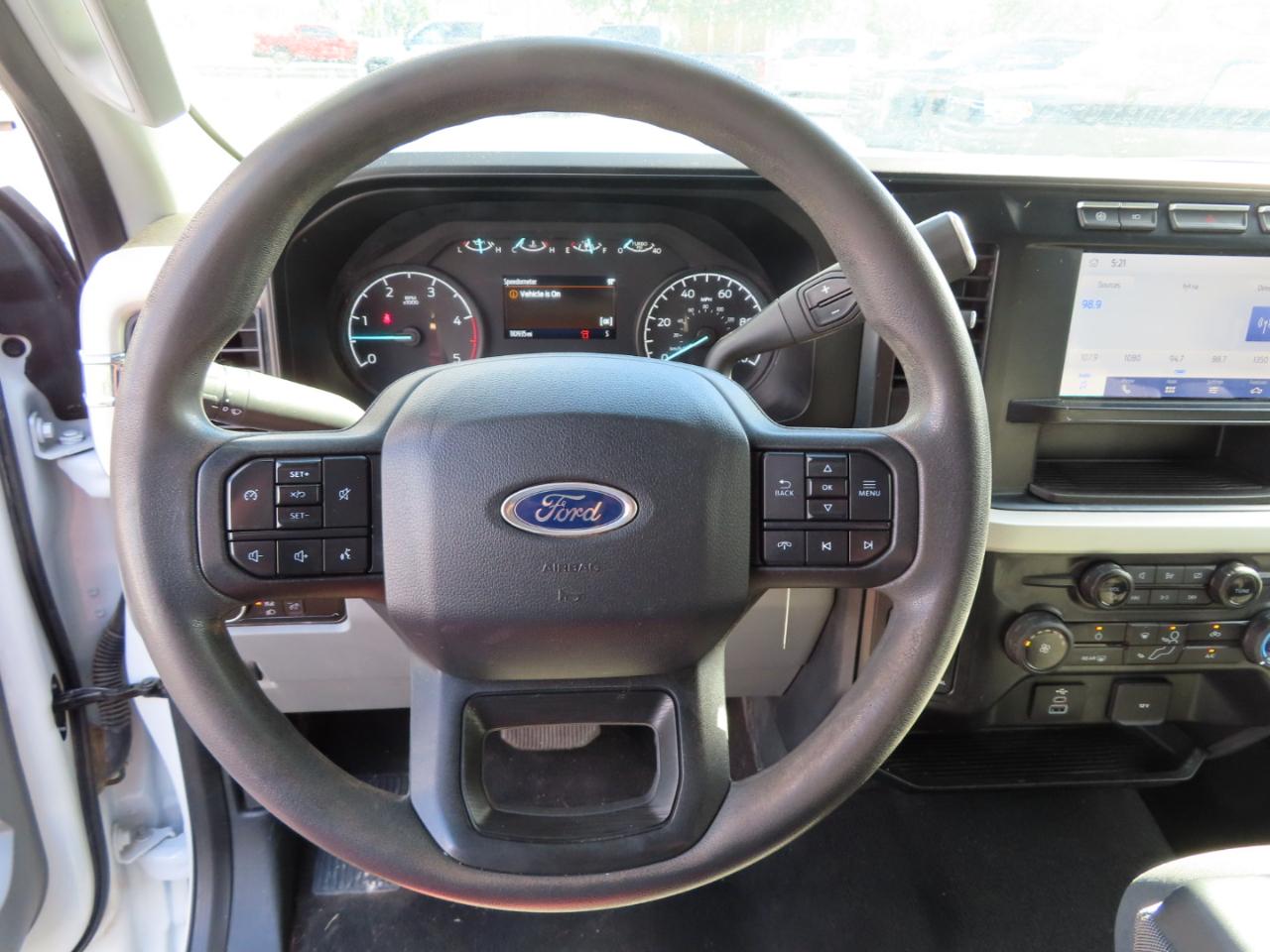 Ford Super Duty F-250 SRW XL 4WD Crew Cab 6.75' Box 2024
