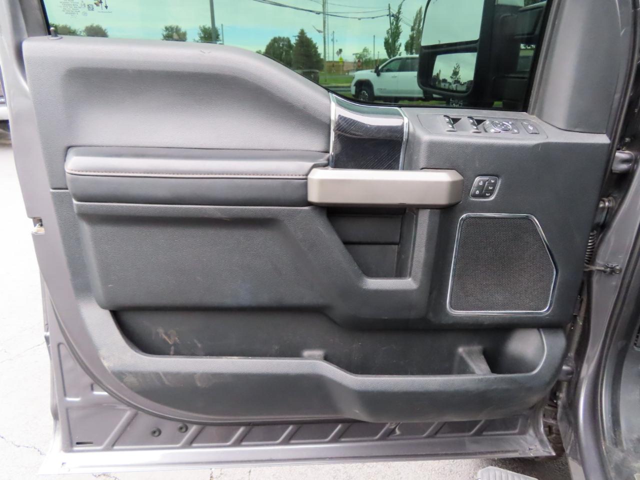 Ford Super Duty F-350 DRW Platinum 4WD Crew Cab 8' Box 2021