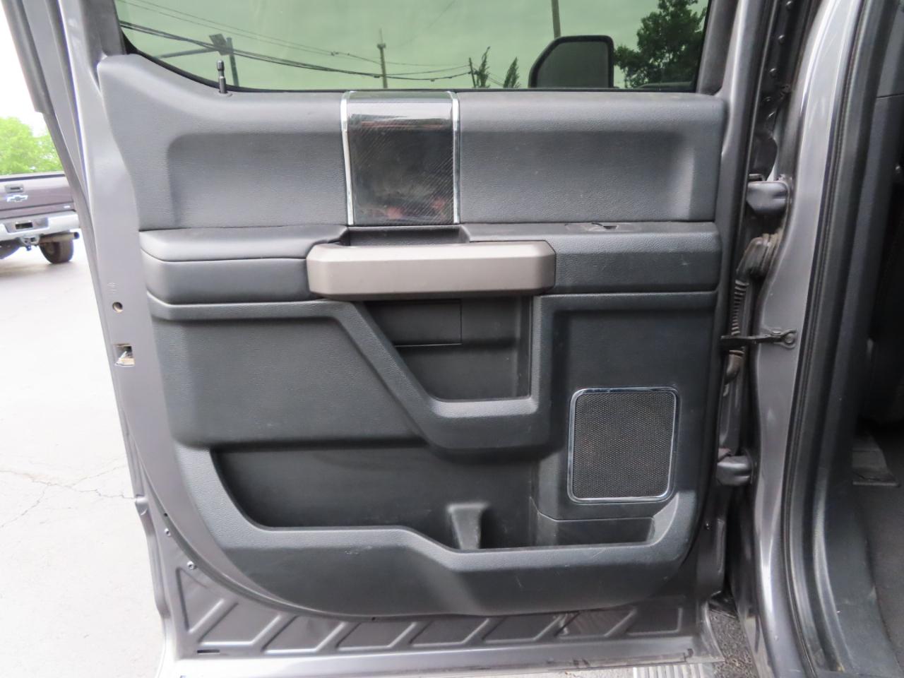 Ford Super Duty F-350 DRW Platinum 4WD Crew Cab 8' Box 2021