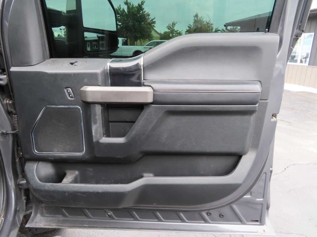 Ford Super Duty F-350 DRW Platinum 4WD Crew Cab 8' Box 2021
