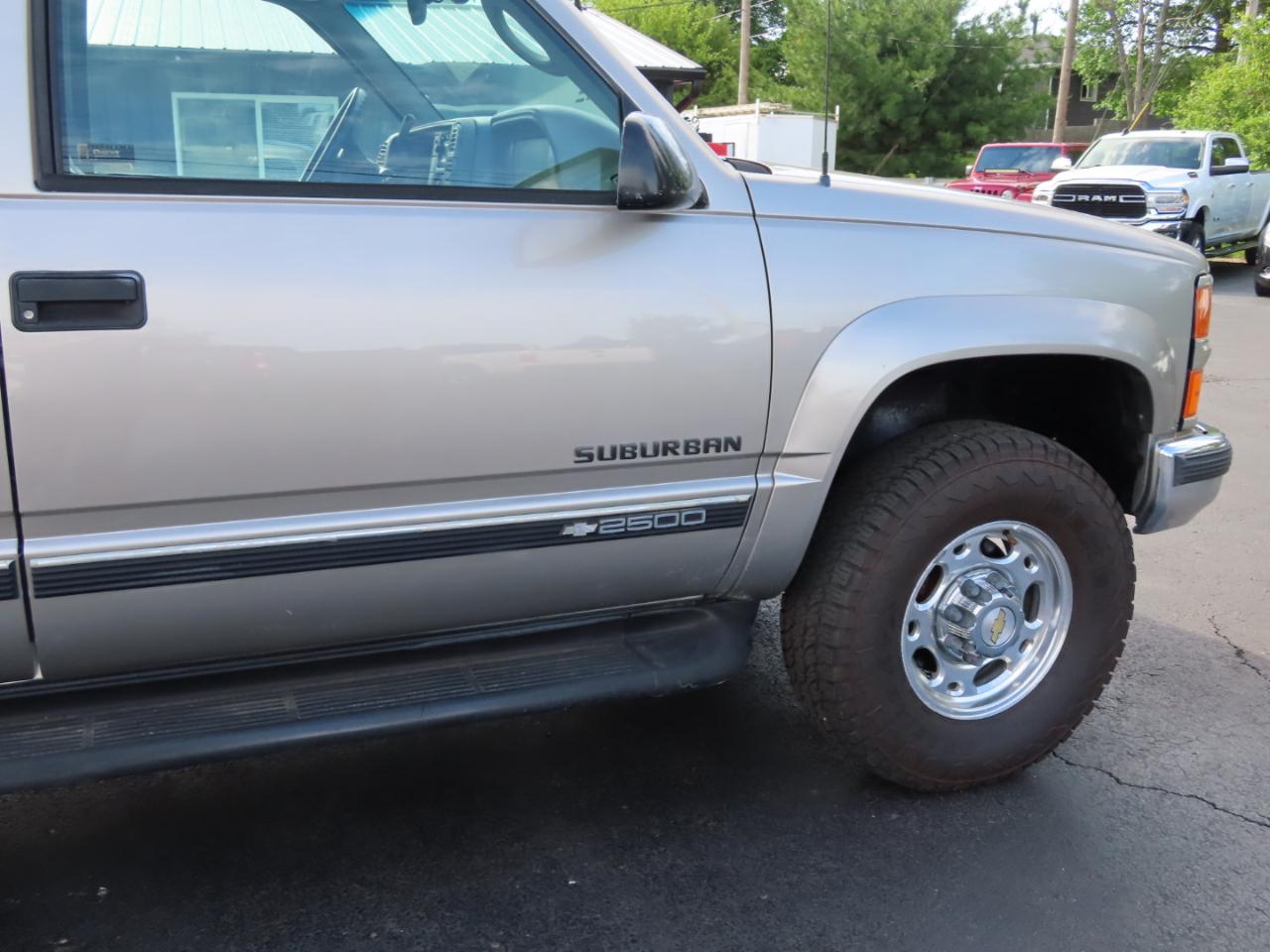 Chevrolet Suburban 2500 4WD 1999