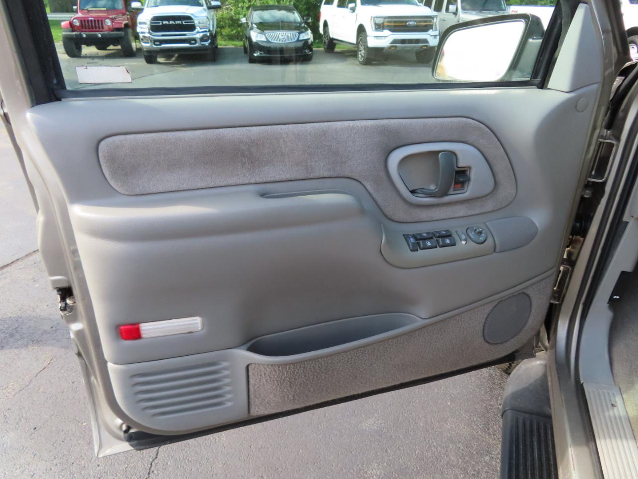 Chevrolet Suburban 2500 4WD 1999
