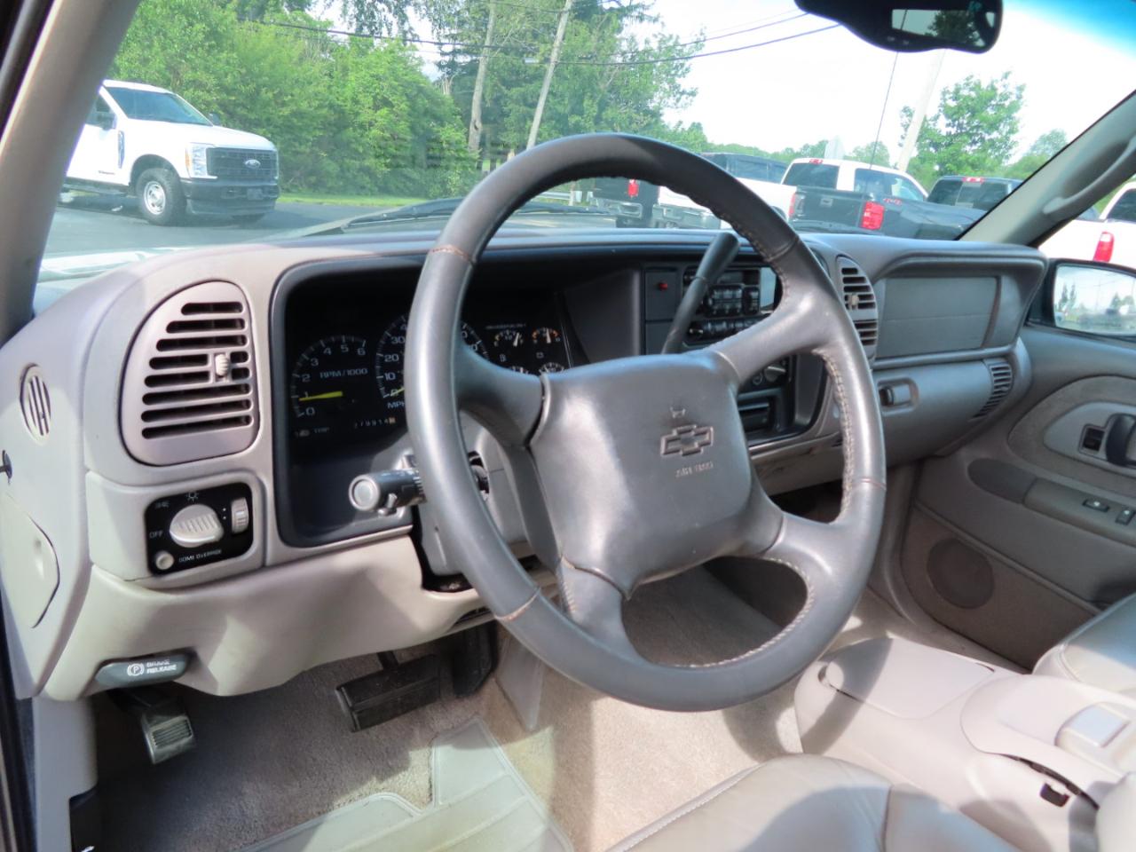 Chevrolet Suburban 2500 4WD 1999