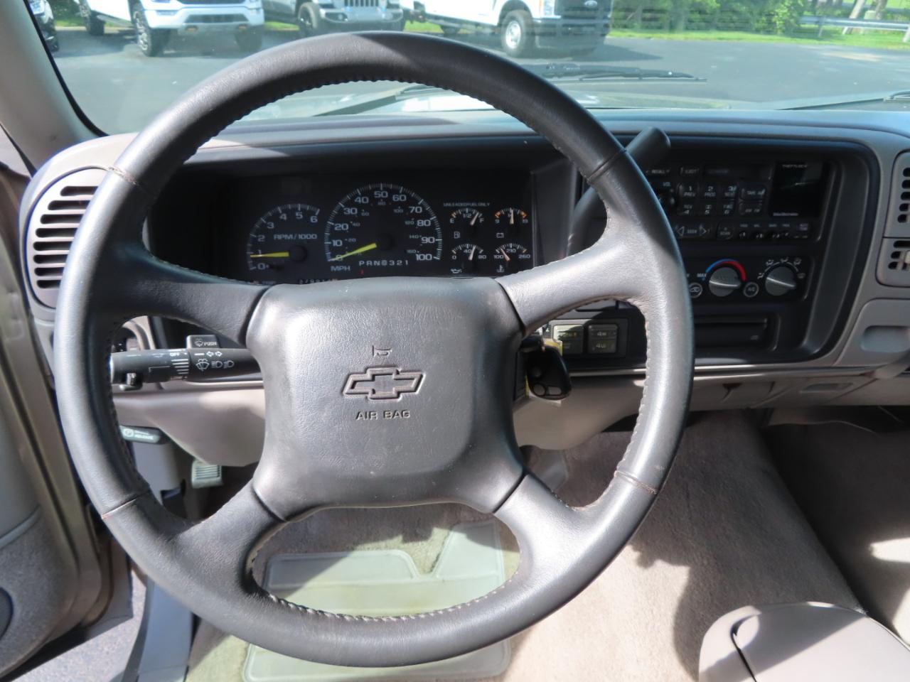 Chevrolet Suburban 2500 4WD 1999