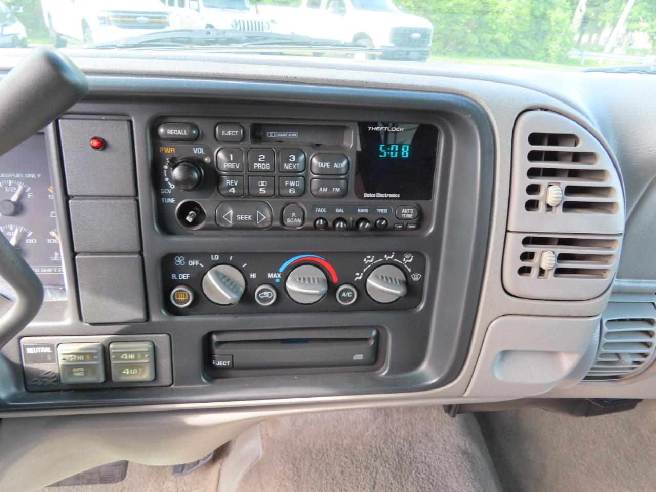 Chevrolet Suburban 2500 4WD 1999