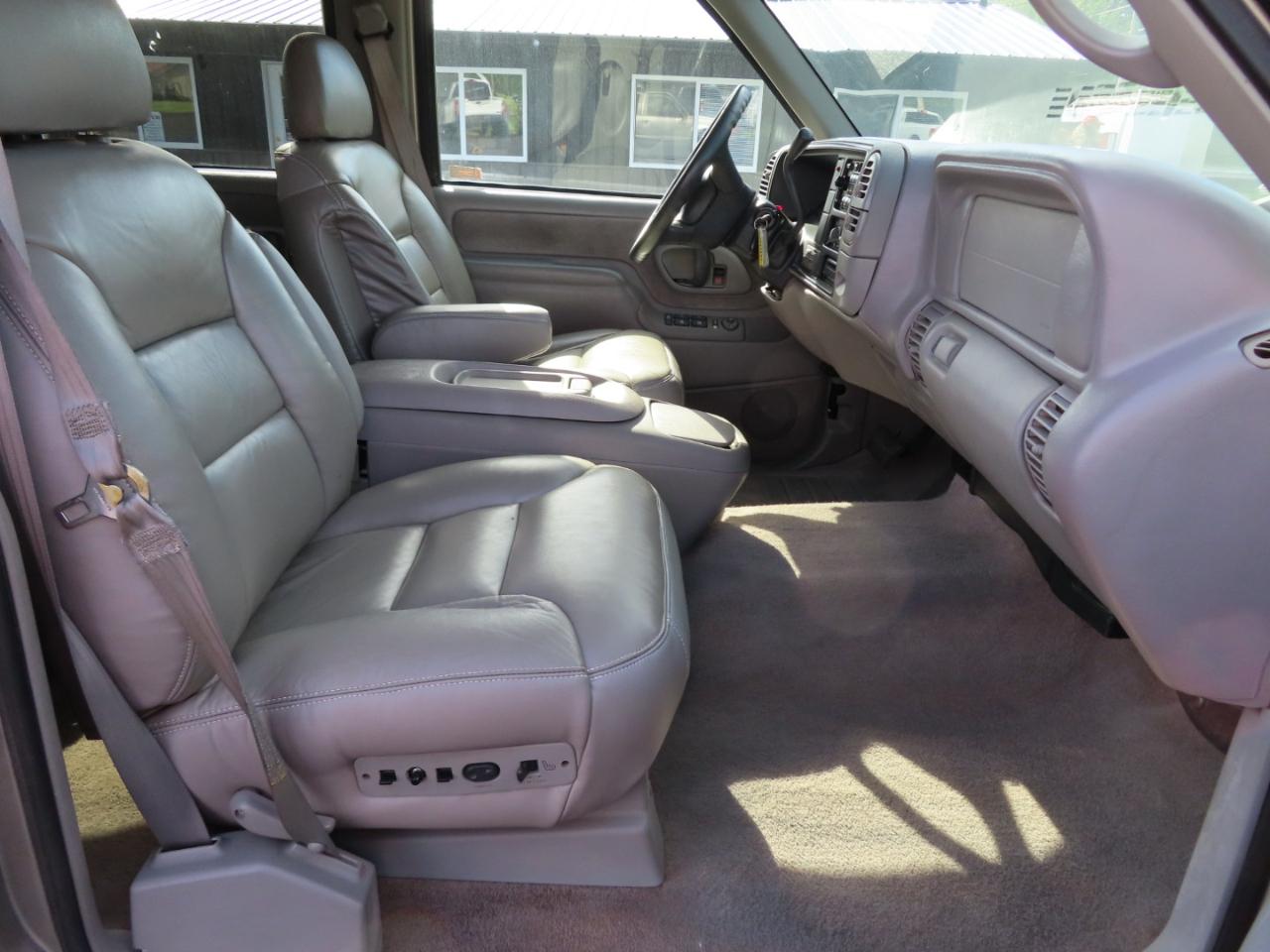 Chevrolet Suburban 2500 4WD 1999