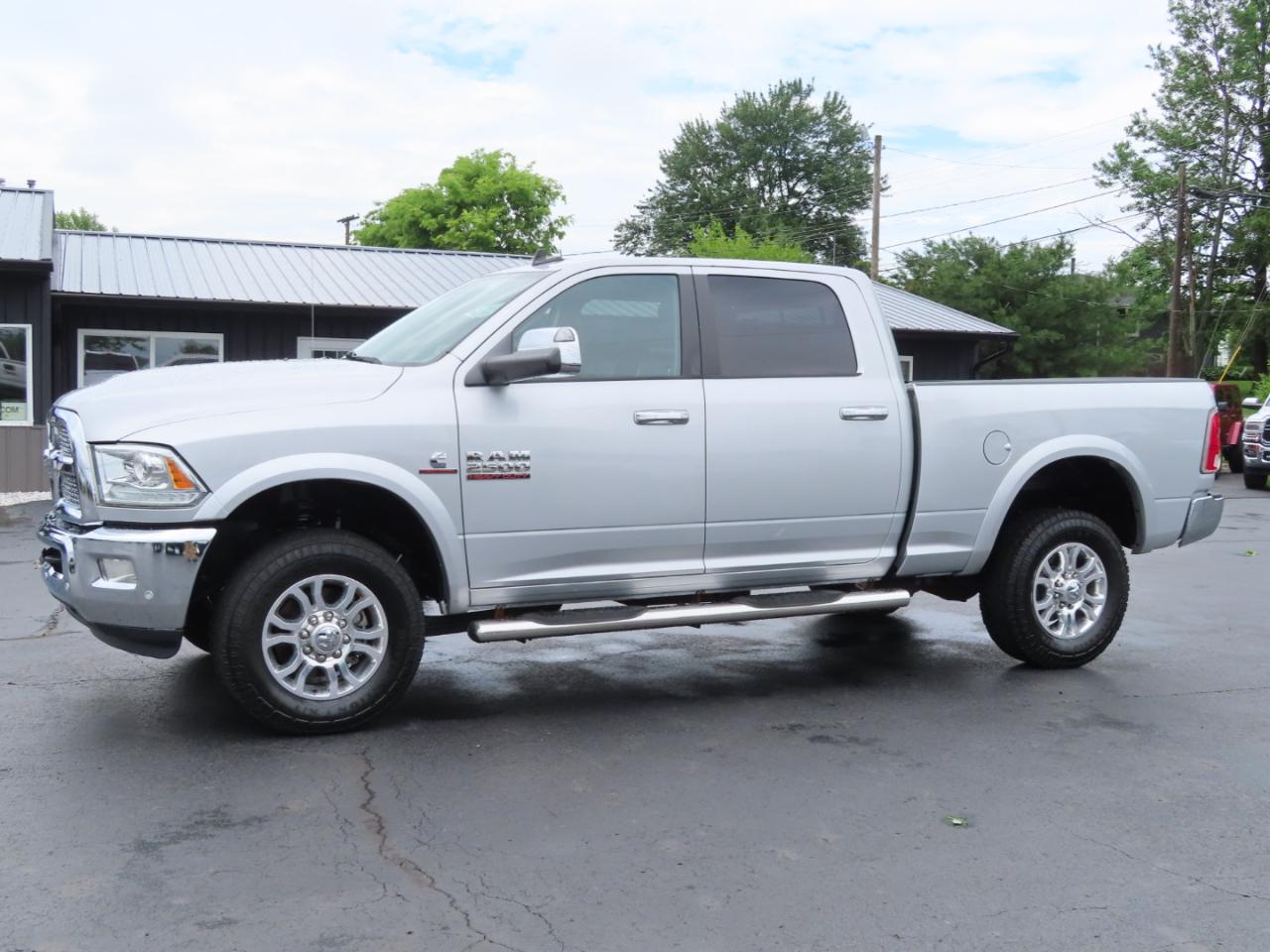 RAM 2500 Laramie 4x4 Crew Cab 6'4" Box 2017