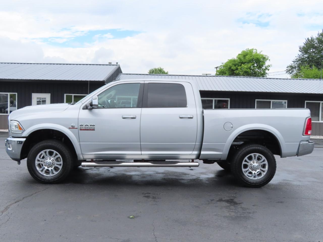 RAM 2500 Laramie 4x4 Crew Cab 6'4" Box 2017