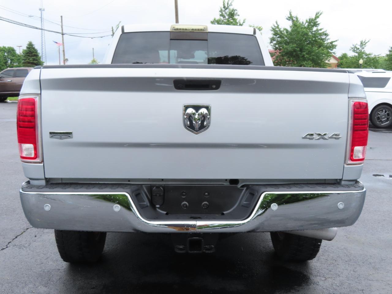 RAM 2500 Laramie 4x4 Crew Cab 6'4" Box 2017