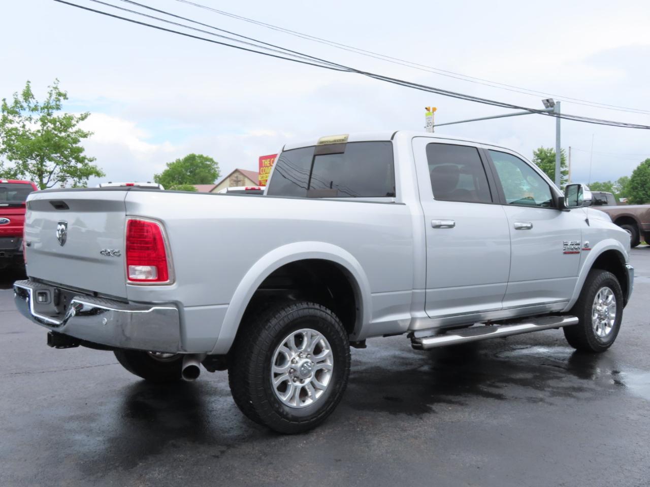 RAM 2500 Laramie 4x4 Crew Cab 6'4" Box 2017