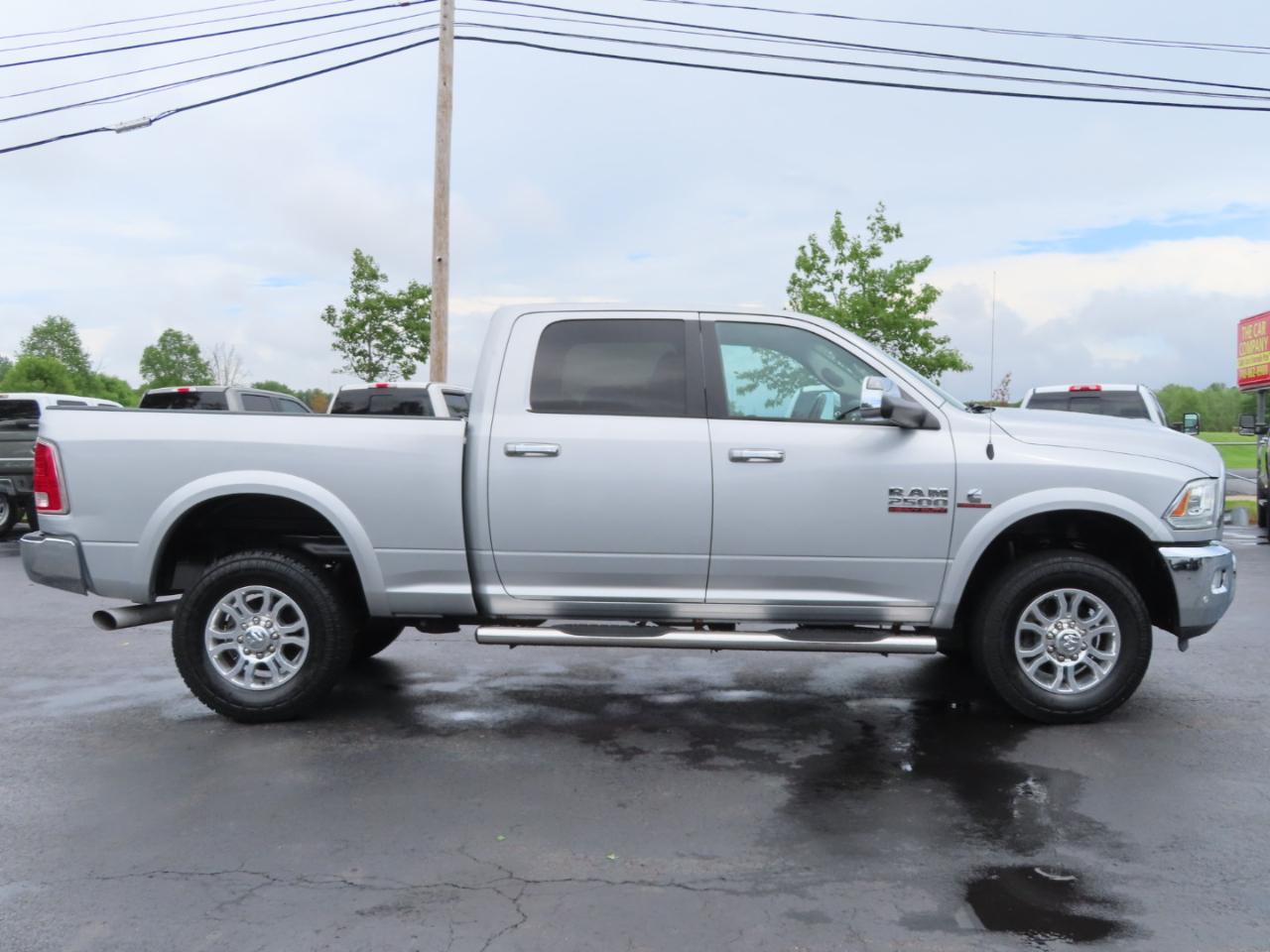 RAM 2500 Laramie 4x4 Crew Cab 6'4" Box 2017