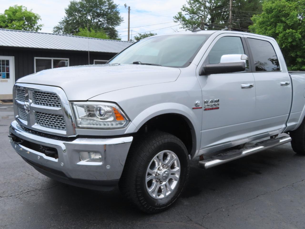 RAM 2500 Laramie 4x4 Crew Cab 6'4" Box 2017