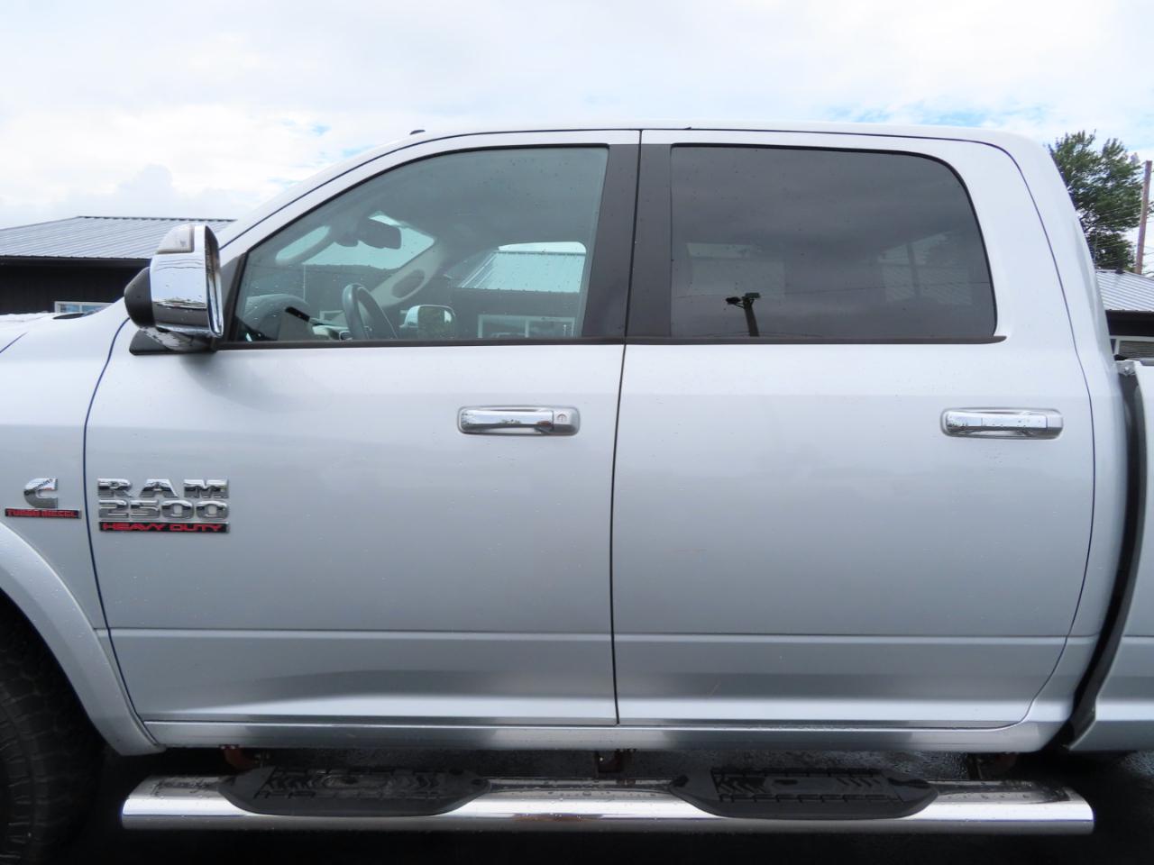 RAM 2500 Laramie 4x4 Crew Cab 6'4" Box 2017