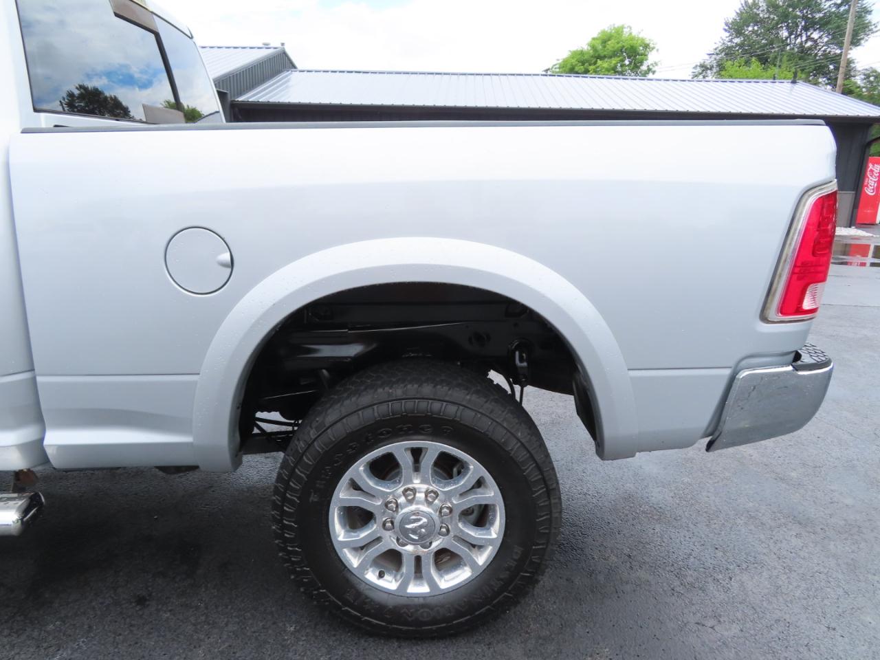 RAM 2500 Laramie 4x4 Crew Cab 6'4" Box 2017
