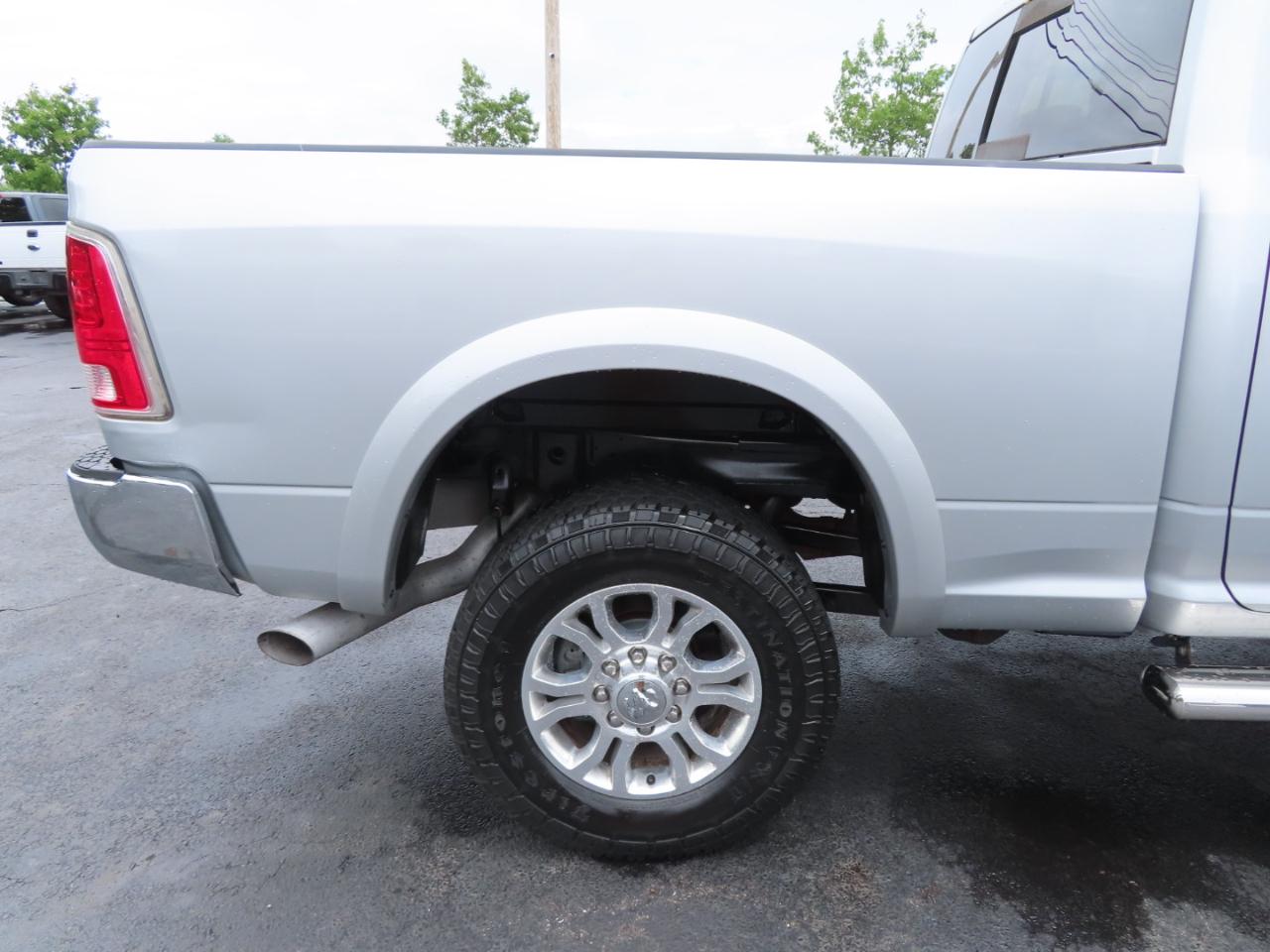 RAM 2500 Laramie 4x4 Crew Cab 6'4" Box 2017