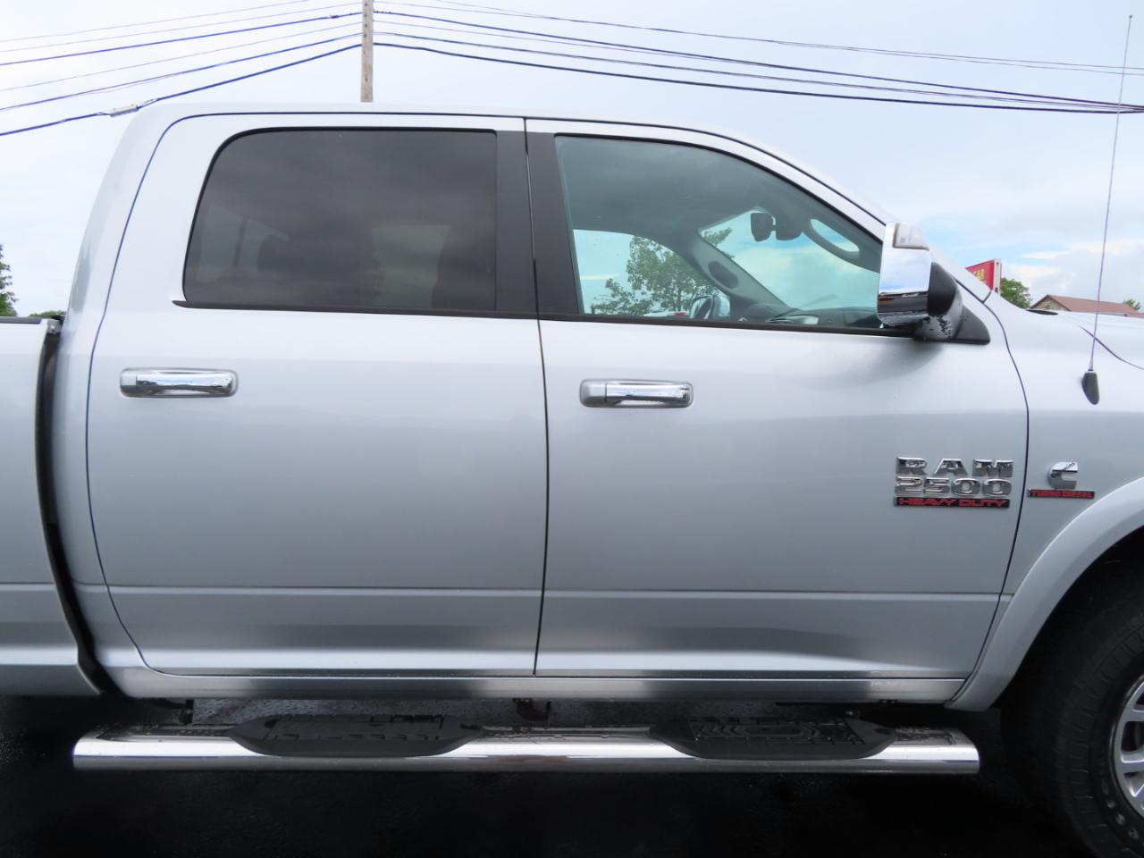 RAM 2500 Laramie 4x4 Crew Cab 6'4" Box 2017