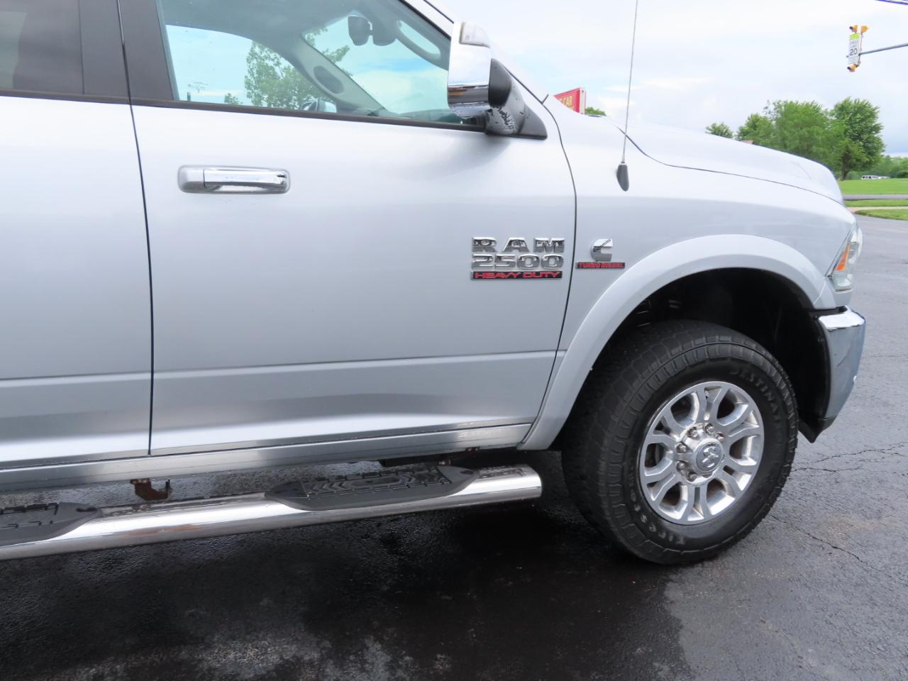 RAM 2500 Laramie 4x4 Crew Cab 6'4" Box 2017