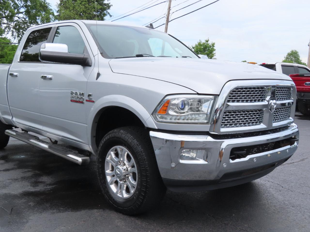 RAM 2500 Laramie 4x4 Crew Cab 6'4" Box 2017