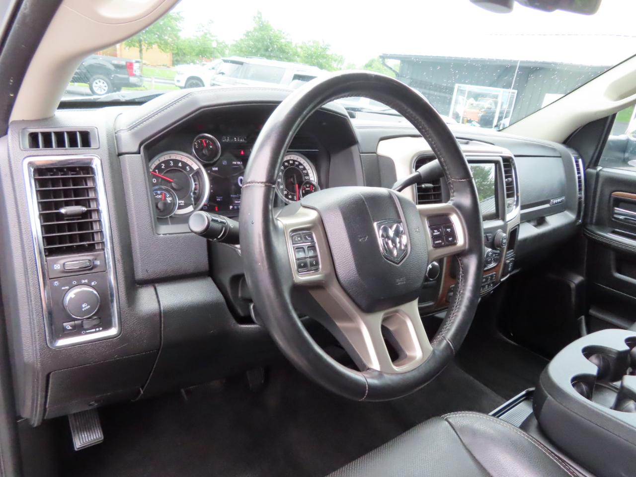 RAM 2500 Laramie 4x4 Crew Cab 6'4" Box 2017