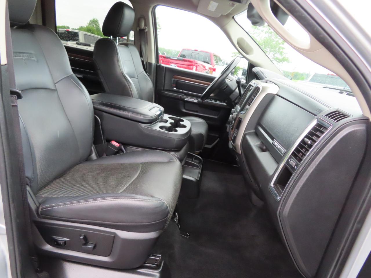 RAM 2500 Laramie 4x4 Crew Cab 6'4" Box 2017