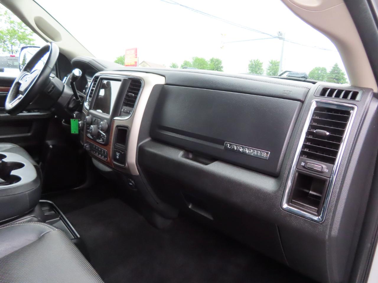 RAM 2500 Laramie 4x4 Crew Cab 6'4" Box 2017