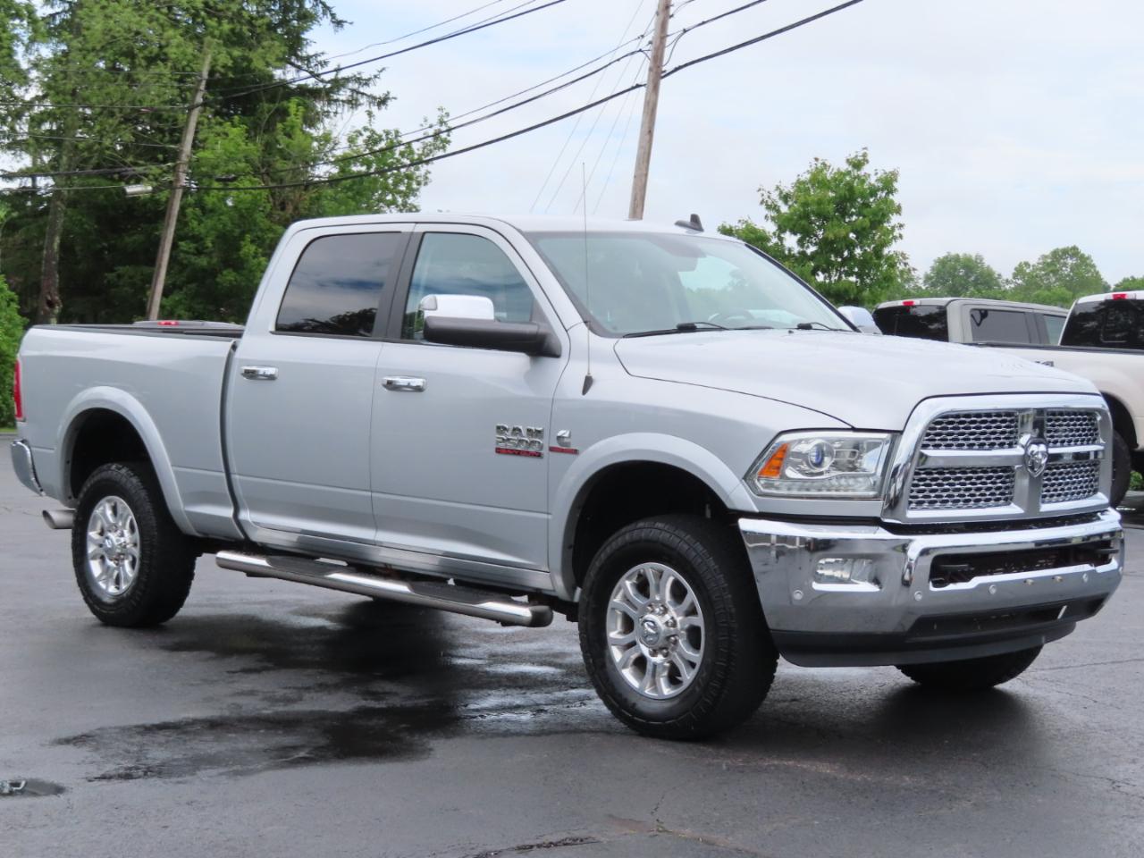 RAM 2500 Laramie 4x4 Crew Cab 6'4" Box 2017
