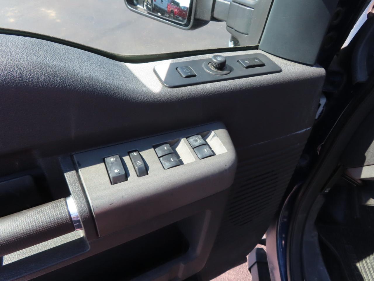Ford Super Duty F-250 SRW 4WD Crew Cab 156" Lariat 2012