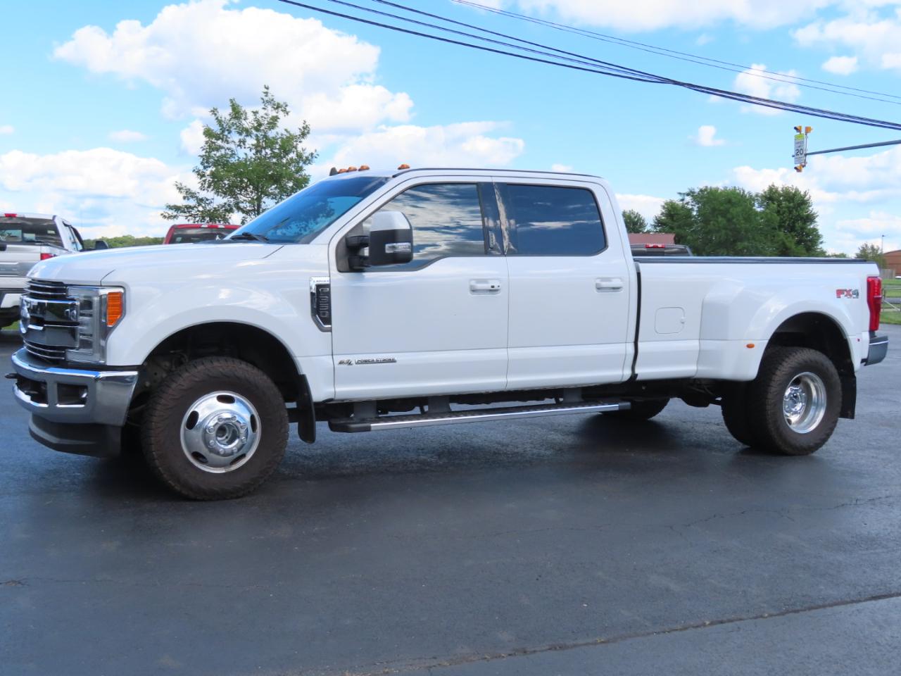 Ford Super Duty F-350 DRW Lariat 4WD Crew Cab 8' Box 2019