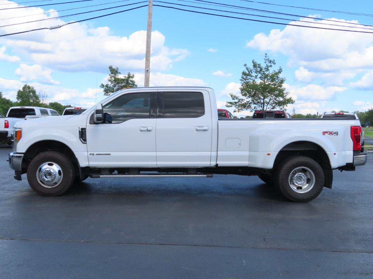Ford Super Duty F-350 DRW Lariat 4WD Crew Cab 8' Box 2019