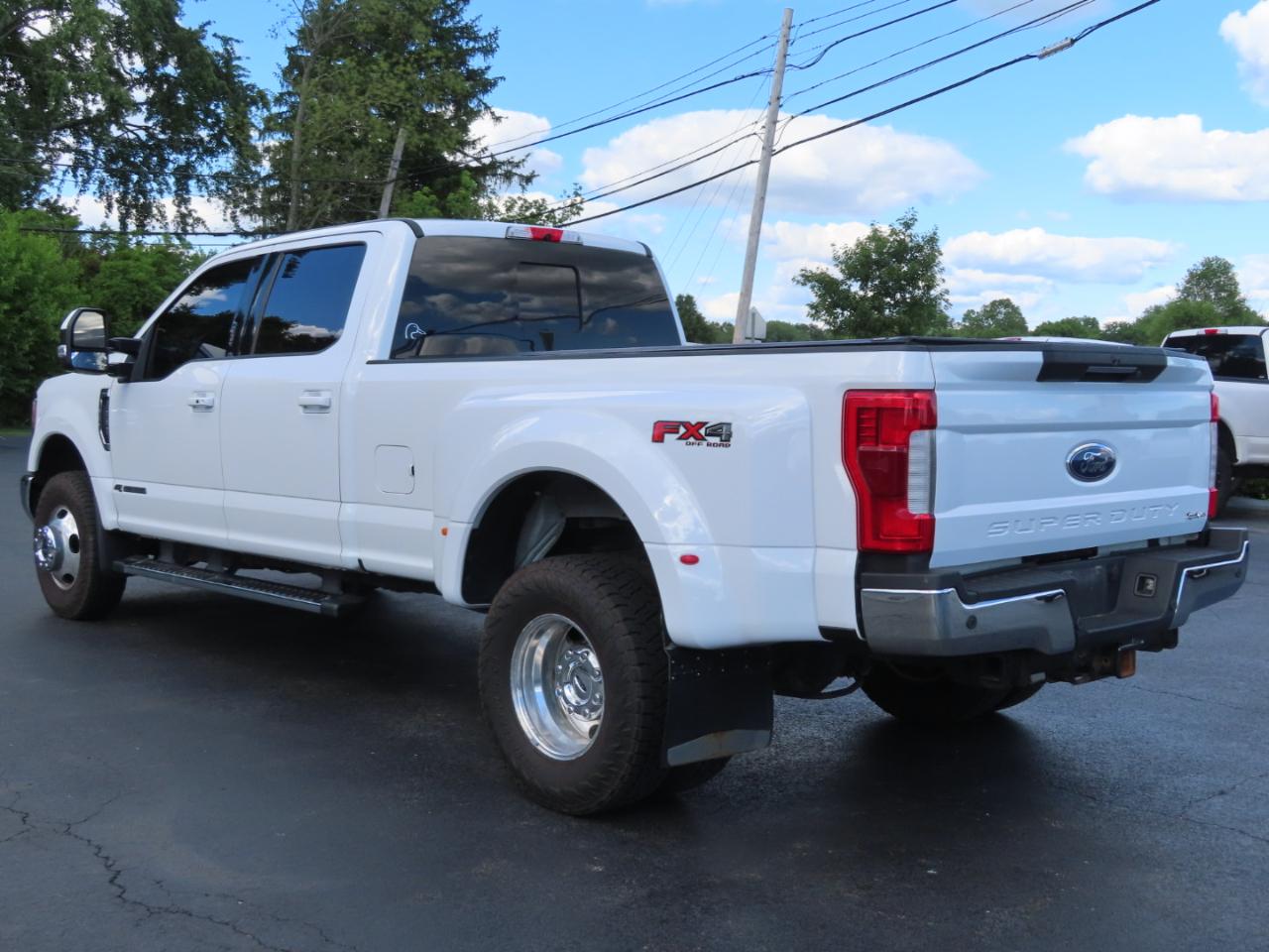 Ford Super Duty F-350 DRW Lariat 4WD Crew Cab 8' Box 2019
