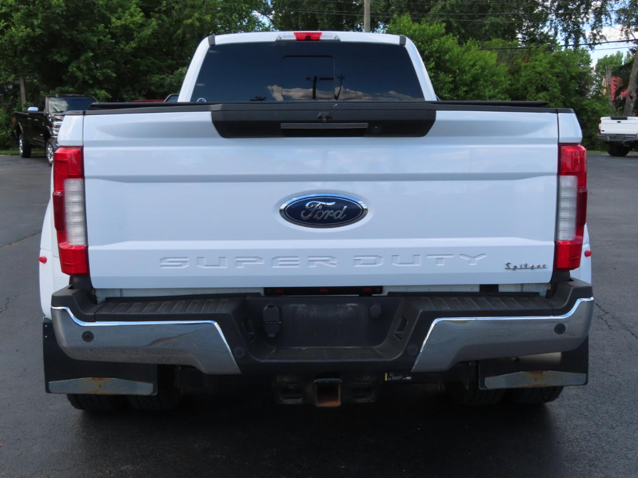 Ford Super Duty F-350 DRW Lariat 4WD Crew Cab 8' Box 2019