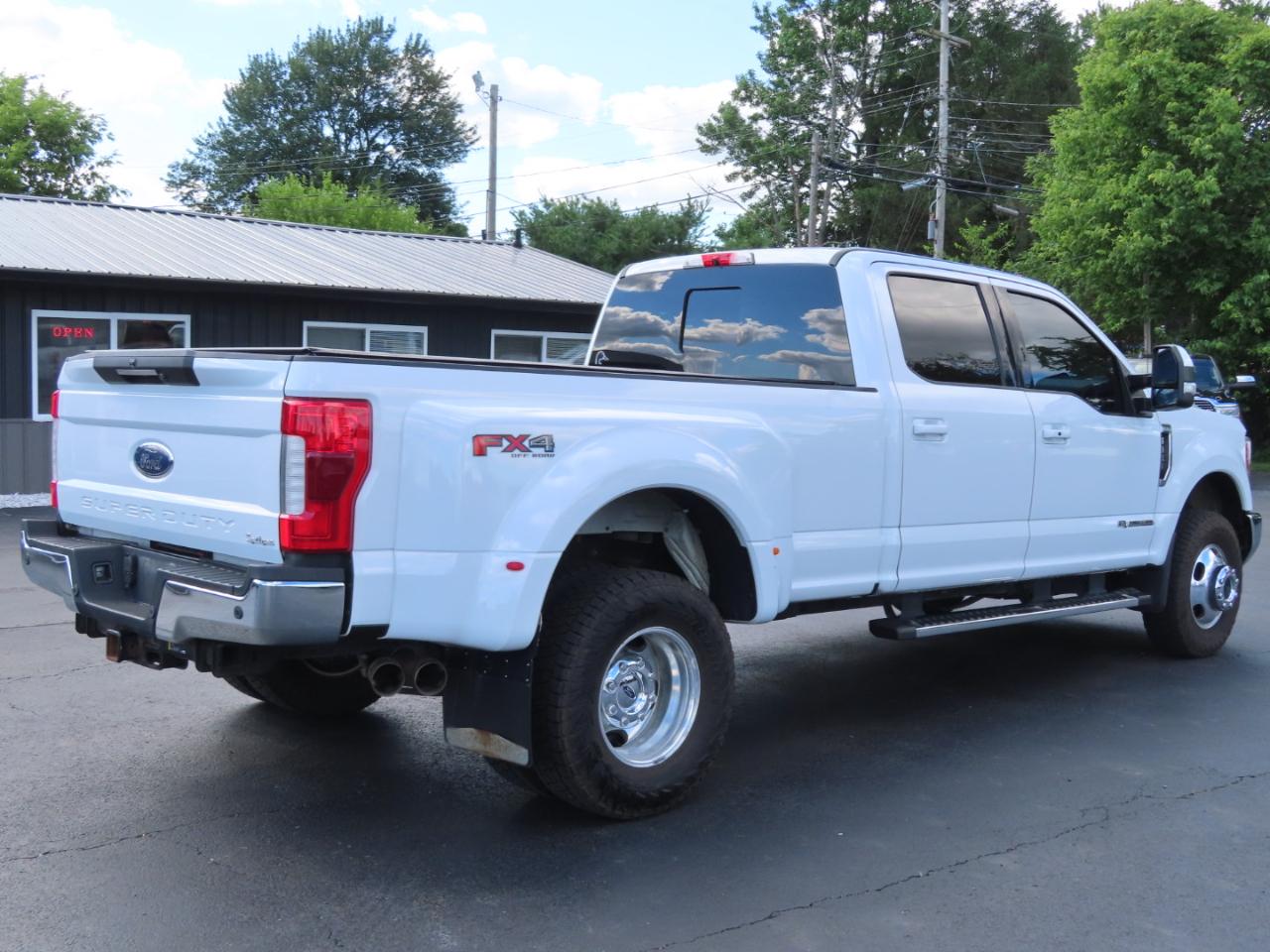 Ford Super Duty F-350 DRW Lariat 4WD Crew Cab 8' Box 2019