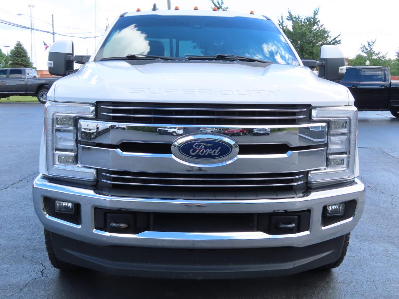 Ford Super Duty F-350 DRW Lariat 4WD Crew Cab 8' Box 2019