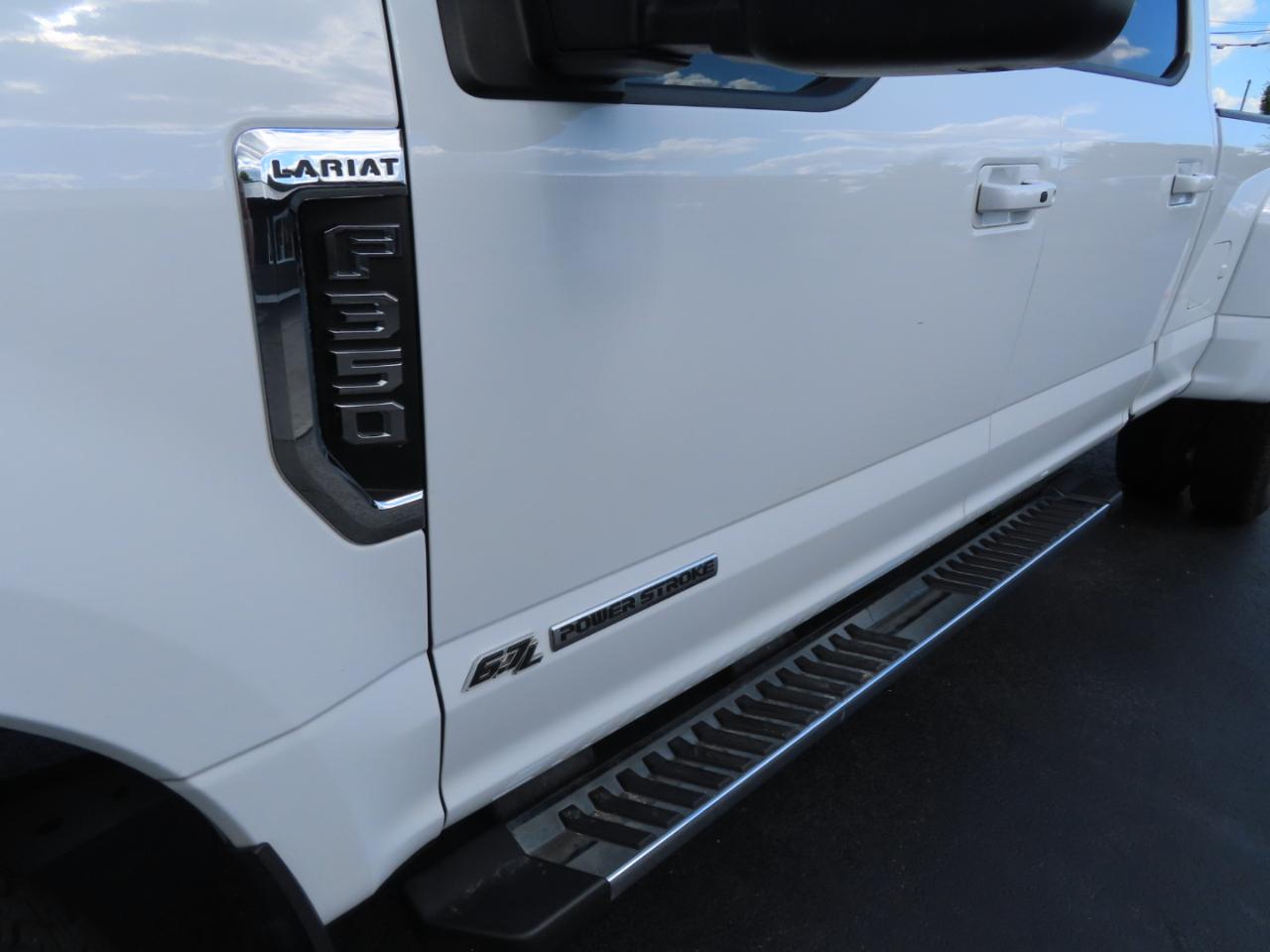 Ford Super Duty F-350 DRW Lariat 4WD Crew Cab 8' Box 2019